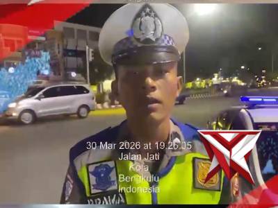 Personel Satuan Lalu Lintas Polresta Bengkulu melaksanakan patroli Blue Light mulai pukul 19.00 WIB