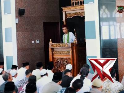 Menjemput Kemuliaan dalam Pengabdian: Momen Khusyuk Kapolda Sumsel & UAS di Masjid Assa&rsquo;adah