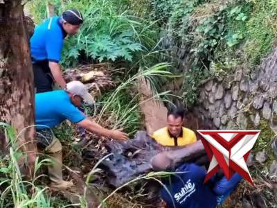 Gerakan Indonesia Asri ? 
Polsek Ngariboyo bersama TNI dan warga melaksanakan kerja bakti membersih