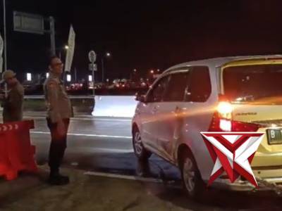 Respon Cepat Polres Ngawi Bantu Mobil Pemudik