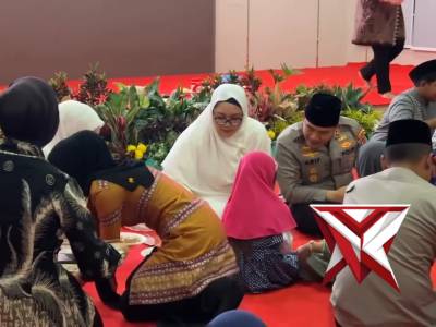 Kapolres Lamongan mengajak anak-anak panti untuk belanja baju baru