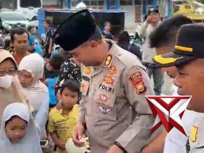 POLRES LEBONG DAN BHAYANGKARI CABANG LEBONG BERBAGI TAKJIL DI TERMINAL MUARA AMAN