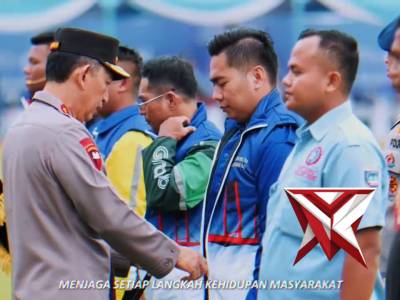 24 - Kapolda Sumsel Beserta Staff Dan Jajaran Mengucapkan Minal Aidin Wal Faizin