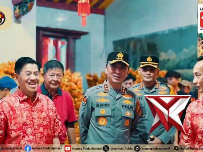 Kapolda Sumsel Tinjau Keamanan Tempat Ibadah Imlek 2577 Kongzili di Palembang

Palembang &mdash; Dalam ran