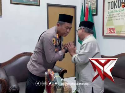 kegiatan silaturahmi kamtibmas ke Pondok Pesantren Cijawura, Kec. Buah Batu, serta Pondok Pesantren