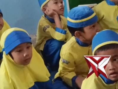 Bermain Dan Belajar Bersama Satbinmas Polres Kediri