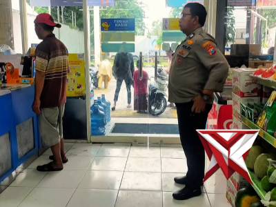 Patroli Humanis di Supermarket, Polisi Ciptakan Rasa Aman bagi Pengunjung