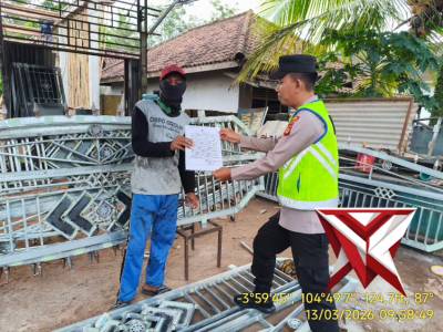 Bhabinkamtibmas polsel belitang II 
Memberikan himbauan kamtibmas