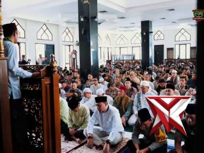 Menjemput Kemuliaan dalam Pengabdian: Momen Khusyuk Kapolda Sumsel & UAS di Masjid Assa&rsquo;adah

Suasan