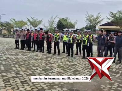 Pengecekan kesehatan anggota pam pos mudik