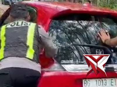 Momen saat personel OPS Ketupat Musi 2026 - PoliceTube