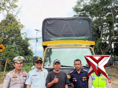 Testimoni polantas polres Pagar alam menyapa ramcheck kendaraan umum *Arus Mudik* - PoliceTube