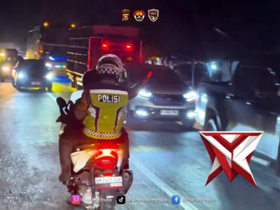 Demi Kelancaran Arus, Kapolres Muba Turun Langsung Menertibkan Pengendara Lawan Arus.