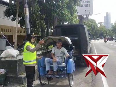 Unit Patroli OLC 2025 Polsek Laweyan Polresta Surakarta Sambang Dialogis dengan Warga Jelang Natal