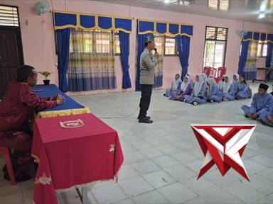 kegiatan sosialisasi oleh polsek pujud di SMAN 1 pujud