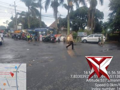 Patroli dialogis untuk "Menitipkan pesan-pesan kamtibmas Kepada Juru Parkir serta Penjual Takjil