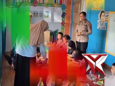 Satlantas Polres Kudus Teach in Schools