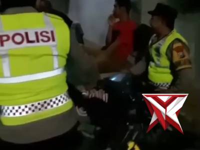 Anggota Polsek Takeran laksanakan patroli dan himbauan siskamling