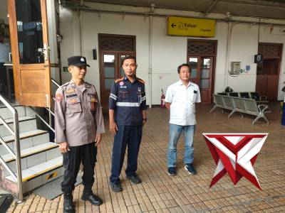 Anggota Polsek Klakah melaksanakan patroli obyek vital