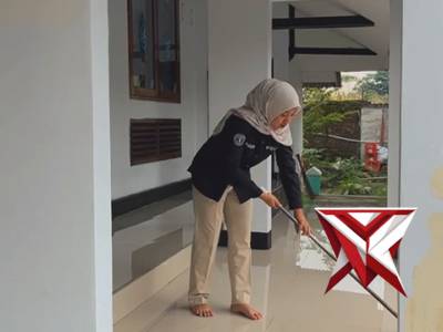 Menebar Kebaikan Ramadan, Sie Humas Polres Majalengka Bagikan Takjil