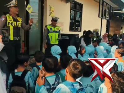 "FIELD TRIP EDUKATIF: Polsek Banjar terima kunjungan TK Al-Hidayah Desa Kaliasem
