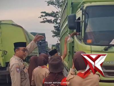 Polsek Bayung Lencir bersama Saka Bhayangkara melaksanakan kegiatan &ldquo;Berbagi Takjil&rdquo;