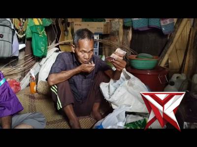 bhabinkamtibmas polsek muaradua kisam brigpol rika burdianto Menyalurkan paket sembako, zakat fitrah