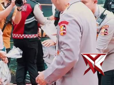 Kapolri Kunjungi SPPG Paakri Polda Sumsel, Relawan Terima Tali Asih

PALEMBANG &mdash; Kapolri Jenderal Po