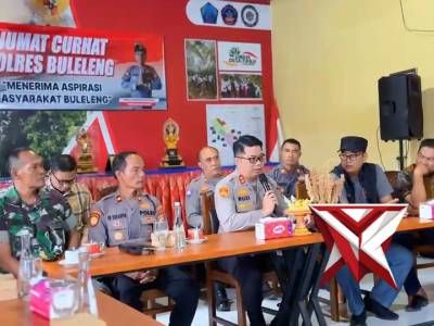 Suasana Balai Desa Panji, Kecamatan Sukasada, mendadak berbeda. - PoliceTube