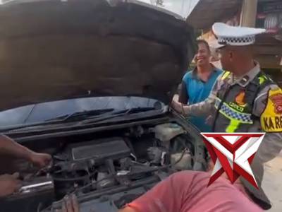 Petugas piket pos pelayanan kota baru, menemukan kendaraan pemudik yang mogok pada saat melaksankan