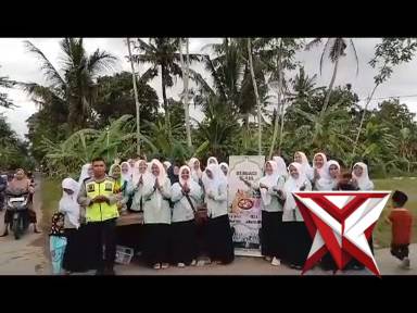 Bhabinkamtibmas Polsek Kuwarasan bersama Fatayat NU Berbagi takjil - PoliceTube