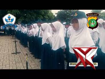 KAPOLSEK SUKMAJAYA POLRES METRO DEPOK MENJADI PEMBINA UPACARA HARI SENIN DI SMPN 22 DEPOK - PoliceTube