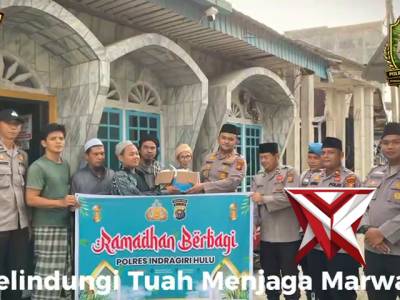 Pemberian Takjil Polsek Peranap Polres Indragiri Hulu