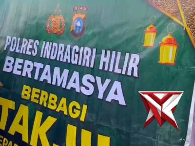 Kegiatan Pembagian Takjil Polres Indragiri Hilir di Depan Mako Polres Indragiri Hilir Panitia Pelaks