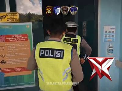 9.13 Kesigapan Anggota SatLantas Polres Muba Dalam Menanggapi Laporan Warga Adanya Kecelakaan
