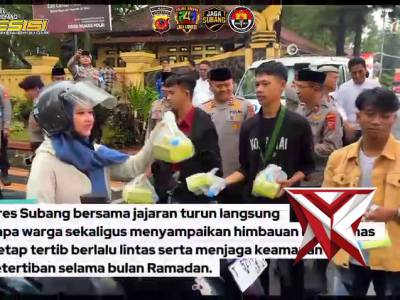 Kapolres Subang bersama Bhayangkari berbagi Takjil