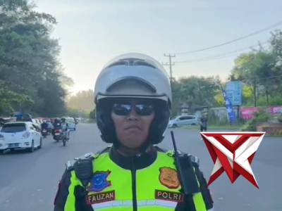 Personel Sat Lantas Polresta Bengkulu melaksanakan pemberlakuan sistem one way di sejumlah titik raw