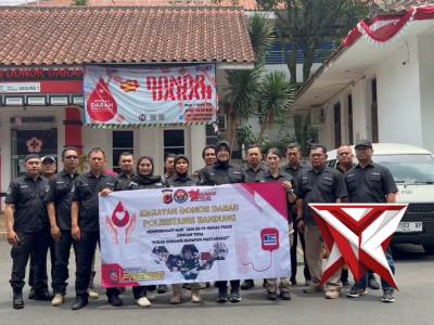 Humas Polrestabes Bandung dan  anggota humas jajaran Polsek melaksanakan donor darah