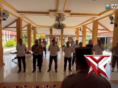 Pengecekan Senpi Dinas Berkala Personel Polres Madiun