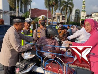 BERBAGI BERKAH TAKJIL GRATIS POLRES ABDYA.