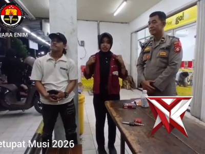 Teriakan &ldquo;Pak Polisi Tolong!&rdquo; Pecah di Minimarket, HP yang Hilang di Dasbor Motor Akhirnya Kembali