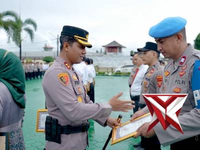 UPACARA PENGHARGAAN PERSONEL POLRES KARAWANG