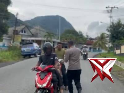 Tabur Kebaikan di Bulan Suci Ramadhan, Polres Ende Gandeng Tokoh Agama dan Ojol Bagikan Takjil