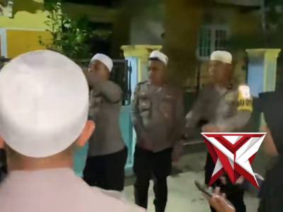Dendang Sahur Polres Buru melayani Masyarakat yang melaksanakan Ibadah Sahur