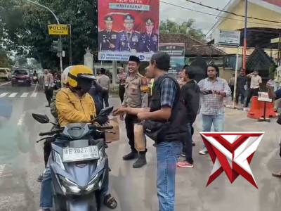 Bagi takjil dan buka bersama polres magetan - PoliceTube