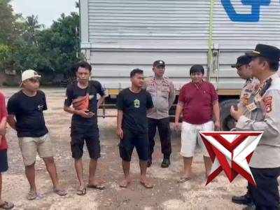 Himbauan Polsek Mesuji kepada kendaraan sumbu 3 untuk mematuhi jam operasional. - PoliceTube