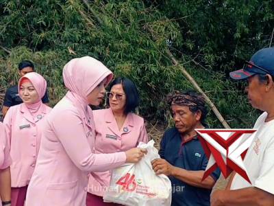 Bhayangkari Peduli: Ringankan Beban Sesama di Desa Banjar