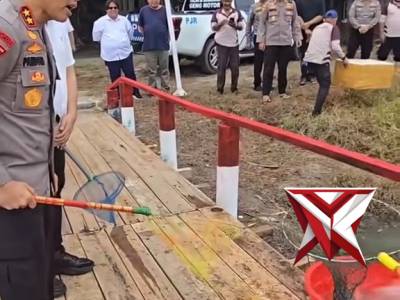 PAK KAPOLDA TEBAR IKAN LAGI DI DANAU BHAYPARK