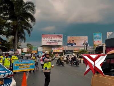 ?? Berbagi Takjil Satlantas Polres Garut - PoliceTube