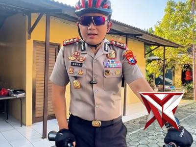 Menindaklanjuti arahan Presiden Prabowo Subianto, Kapolres Magetan berangkat ke kantor naik sepeda - PoliceTube